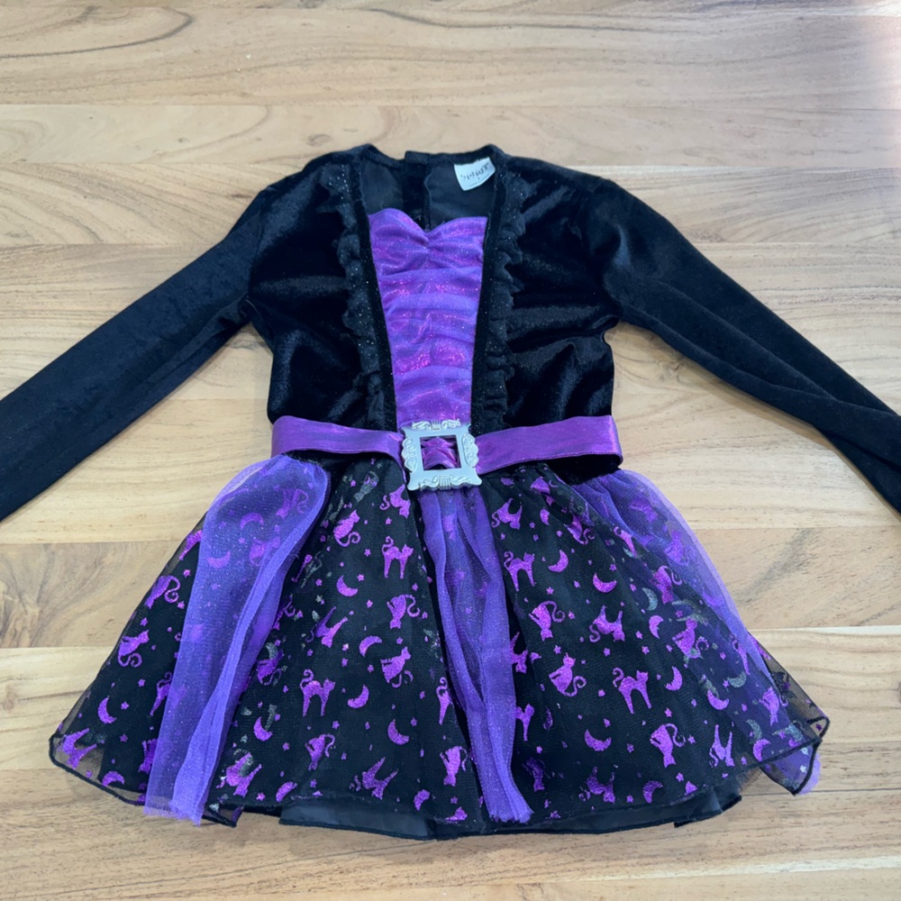 Halloween dress : for girls , age 4-5